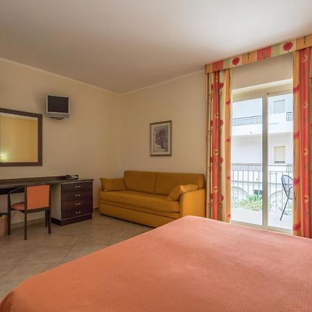 Hotel Orizzonte Letojanni Buitenkant foto