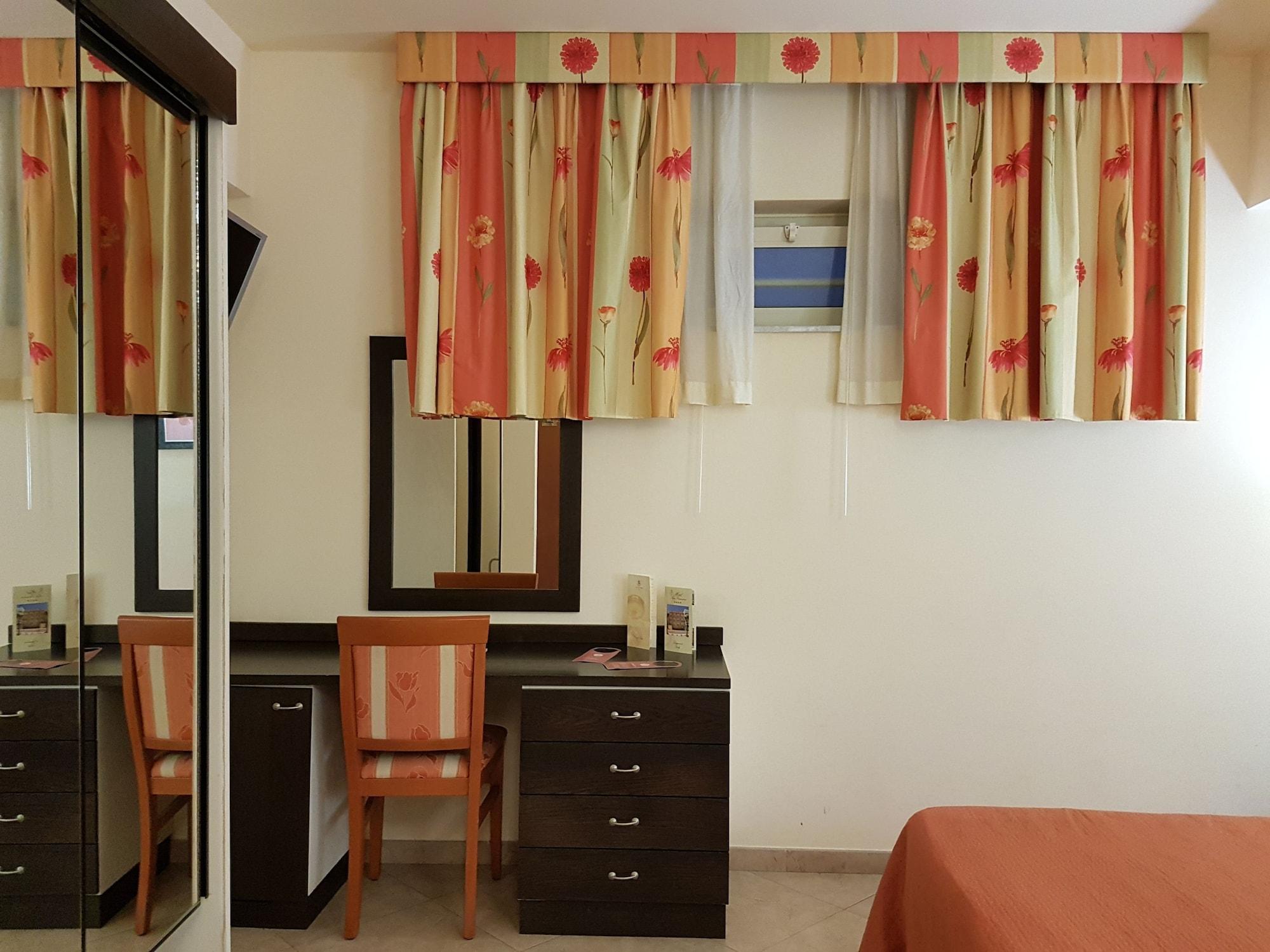 Hotel Orizzonte Letojanni Buitenkant foto