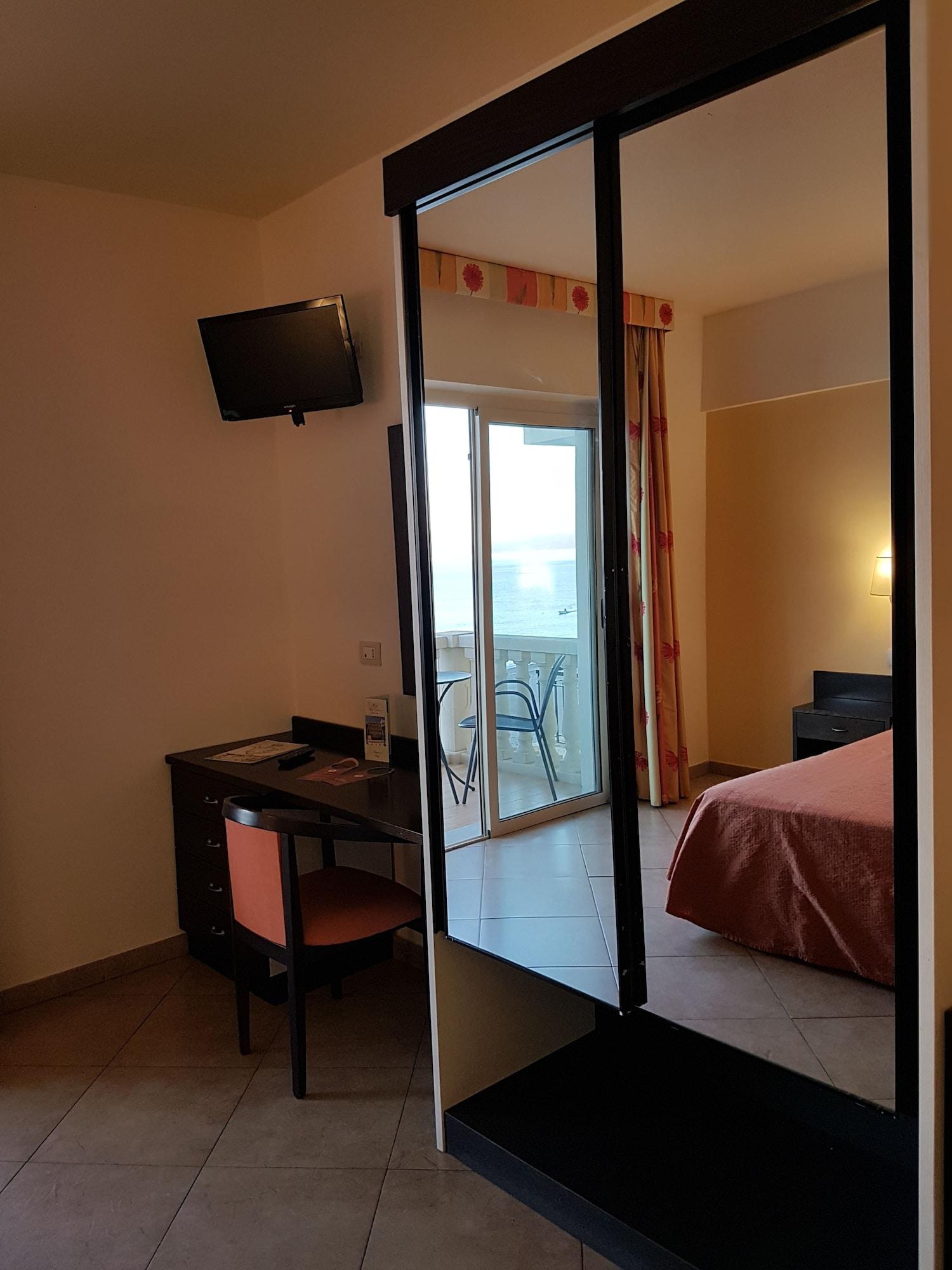 Hotel Orizzonte Letojanni Buitenkant foto