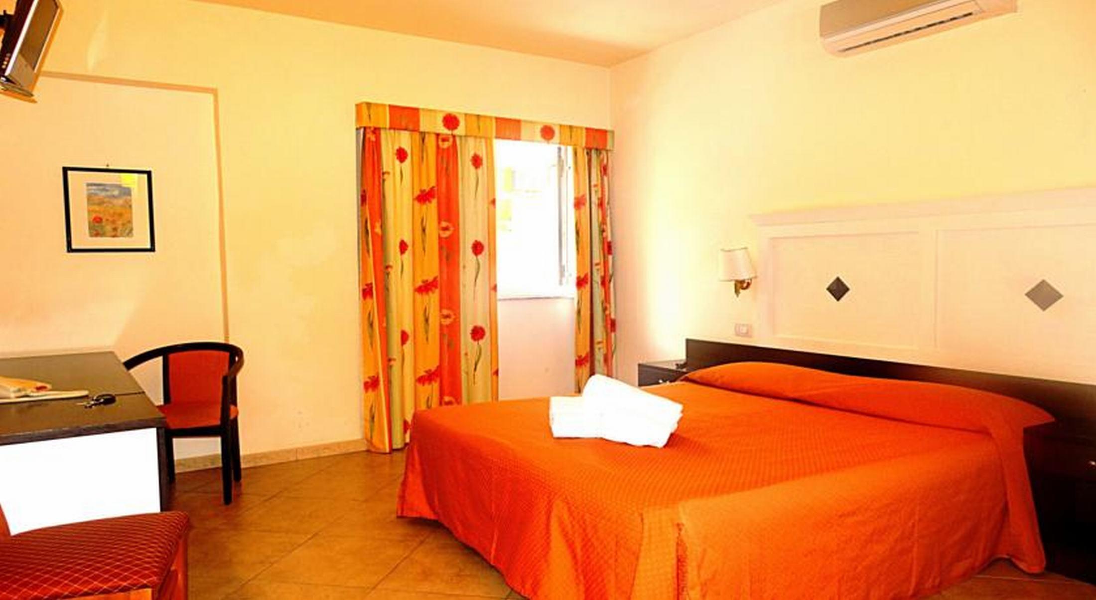 Hotel Orizzonte Letojanni Buitenkant foto