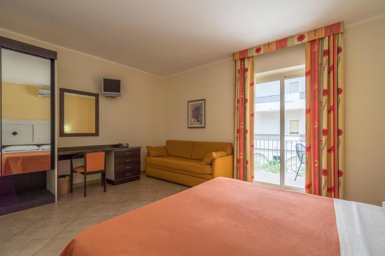 Hotel Orizzonte Letojanni Buitenkant foto