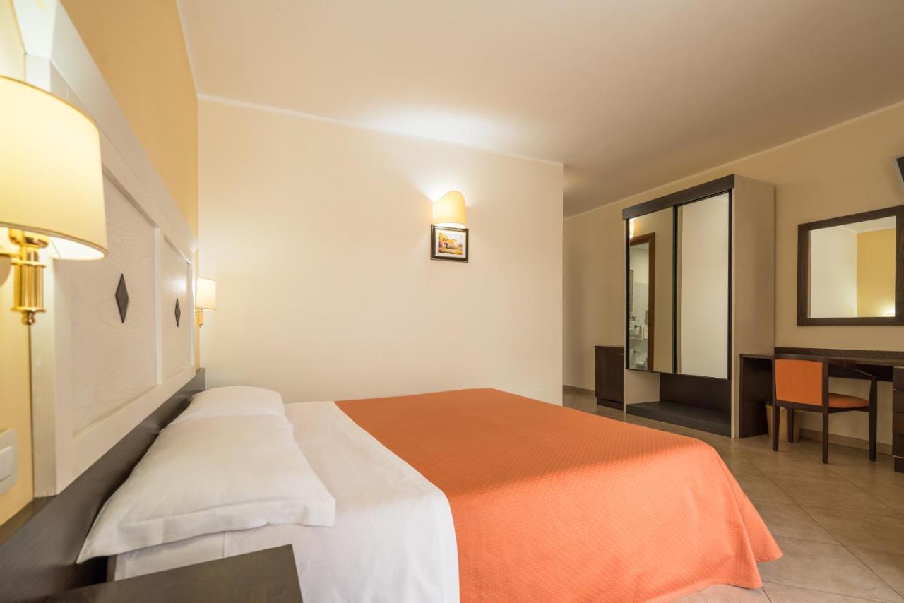 Hotel Orizzonte Letojanni Buitenkant foto