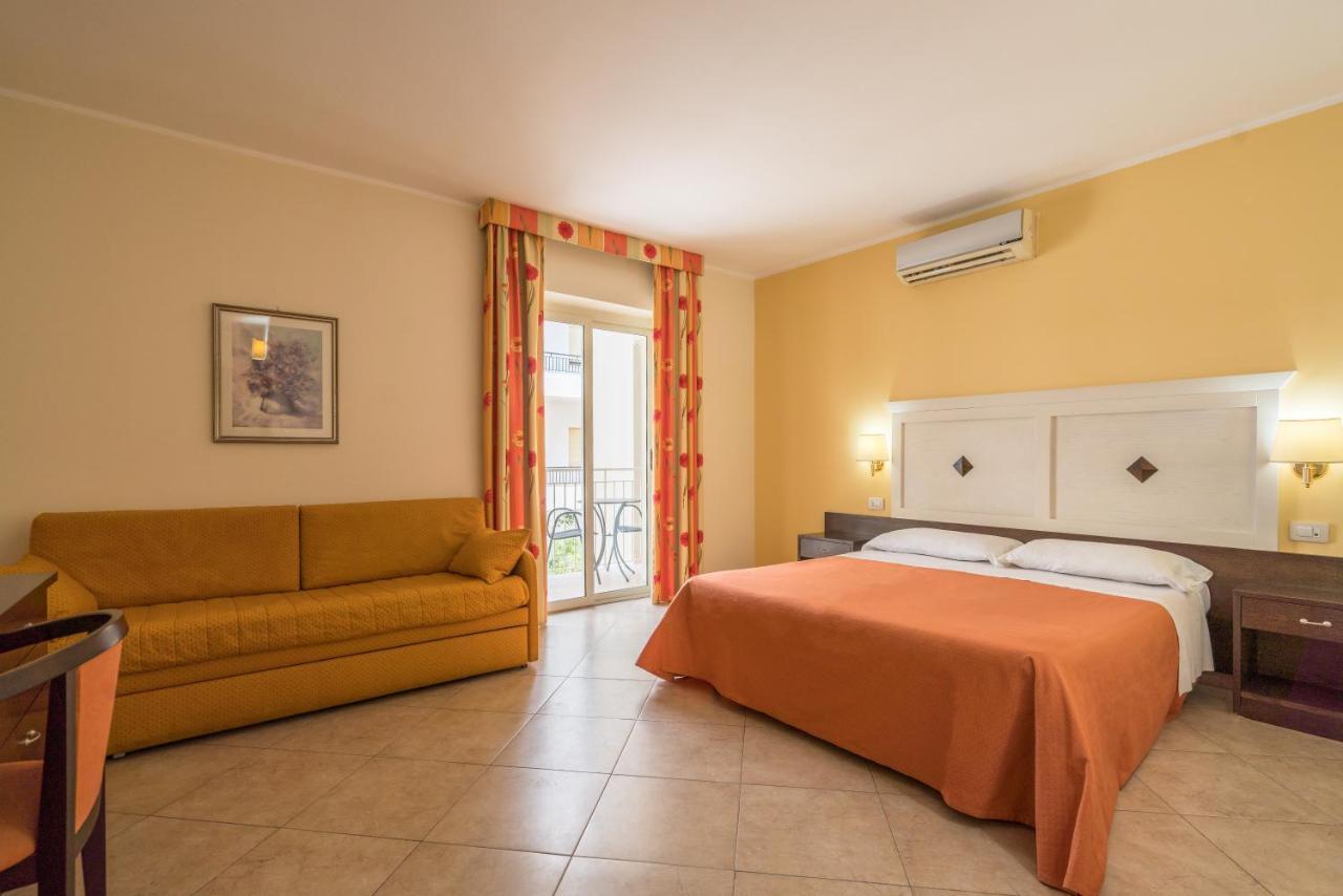 Hotel Orizzonte Letojanni Buitenkant foto