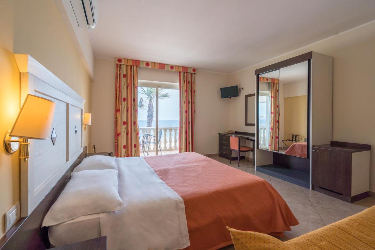Hotel Orizzonte Letojanni Buitenkant foto