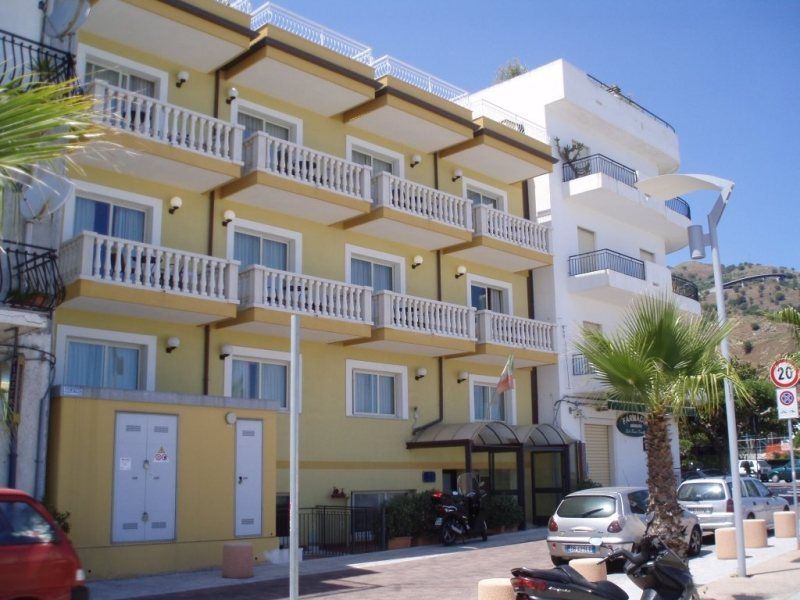 Hotel Orizzonte Letojanni Buitenkant foto