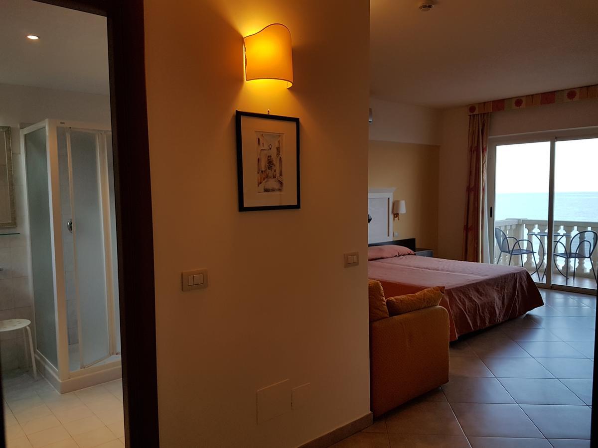 Hotel Orizzonte Letojanni Buitenkant foto