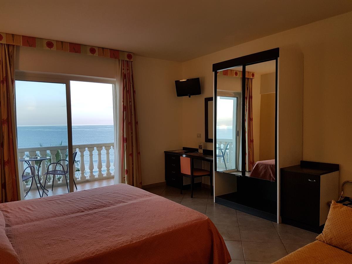 Hotel Orizzonte Letojanni Buitenkant foto