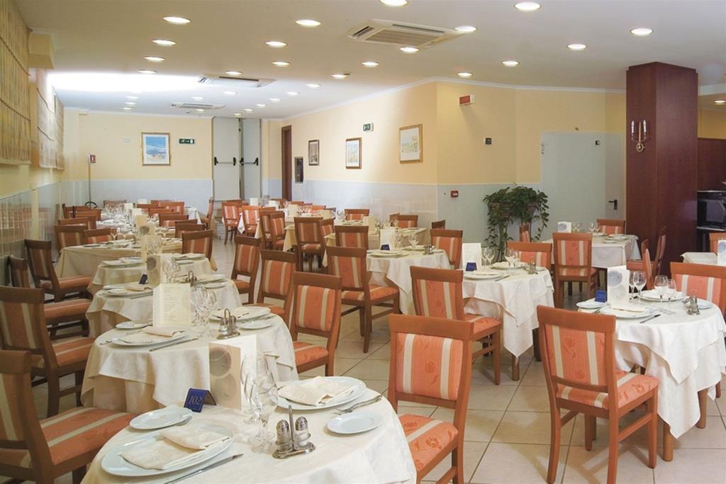 Hotel Orizzonte Letojanni Buitenkant foto
