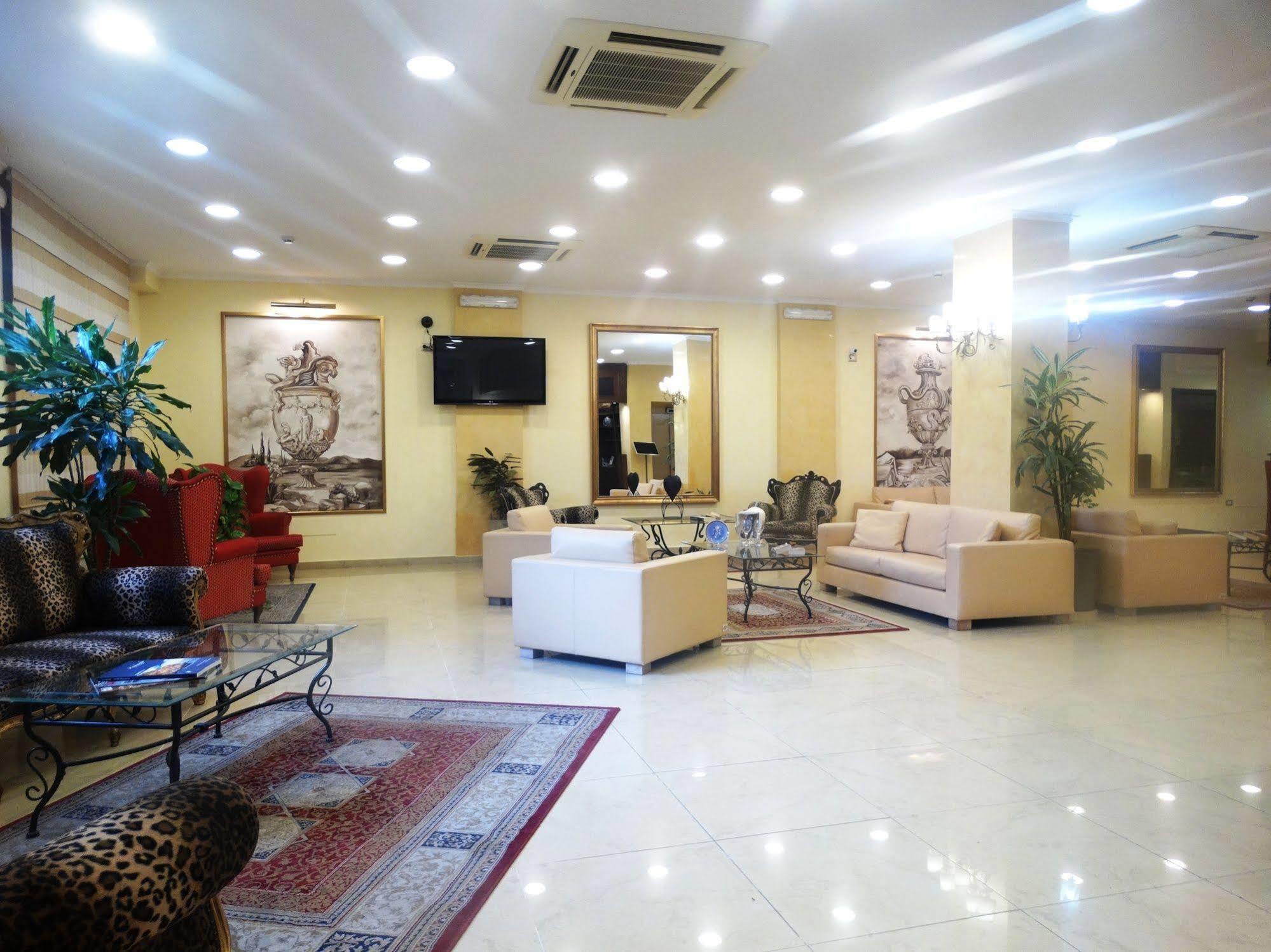 Hotel Orizzonte Letojanni Buitenkant foto