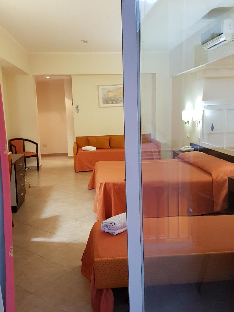 Hotel Orizzonte Letojanni Buitenkant foto